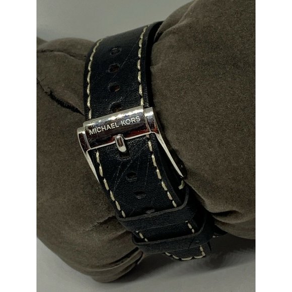Michael Kors MK5605 Unisex Leather Analog Dial Qua main image 8